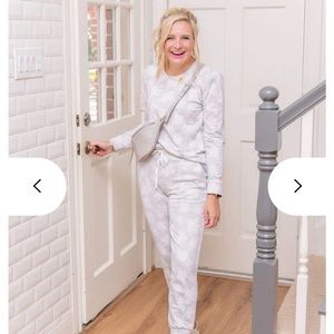 Gibsonlook sweatshirt.